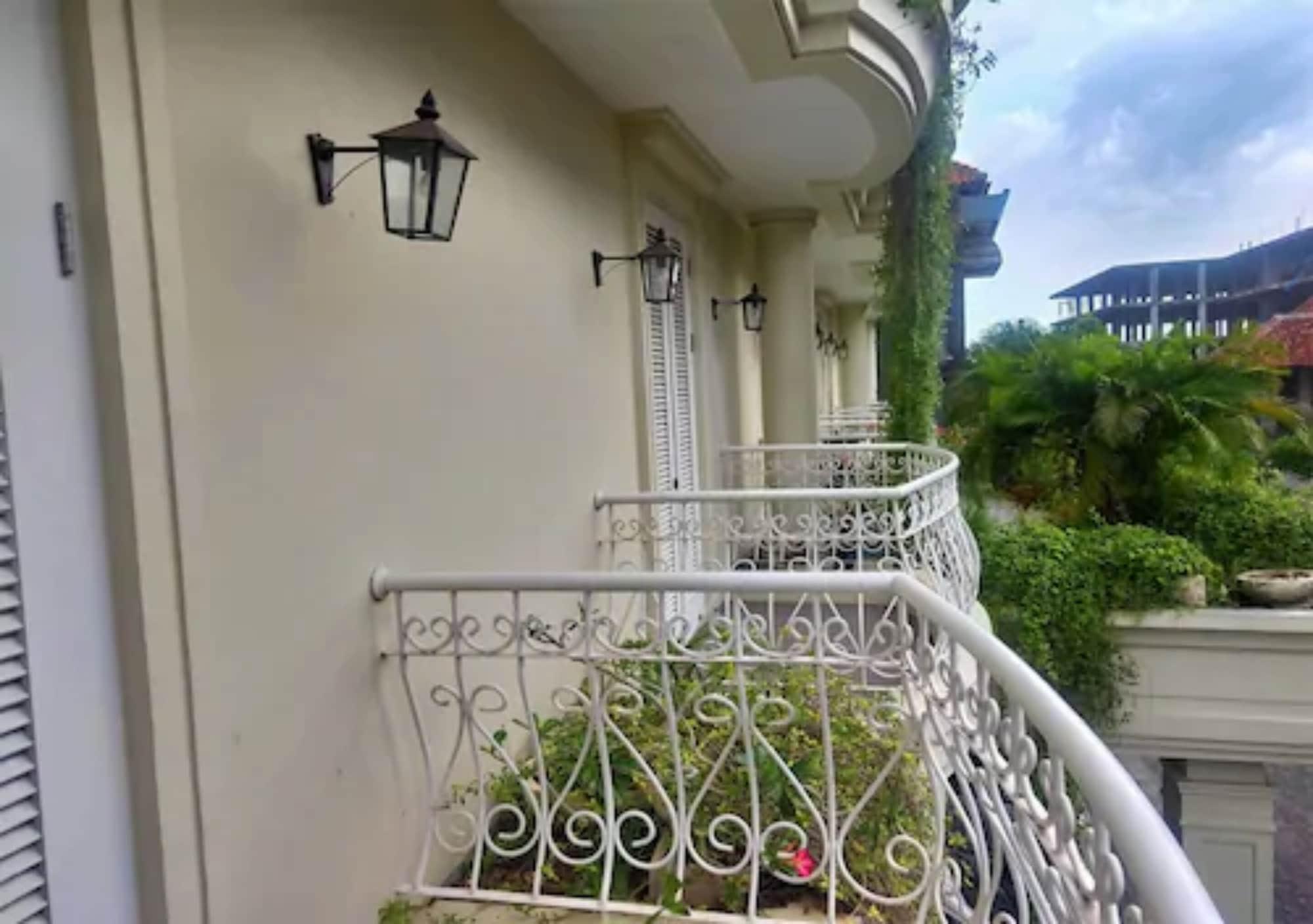Amalfi Hotel Seminyak Buitenkant foto