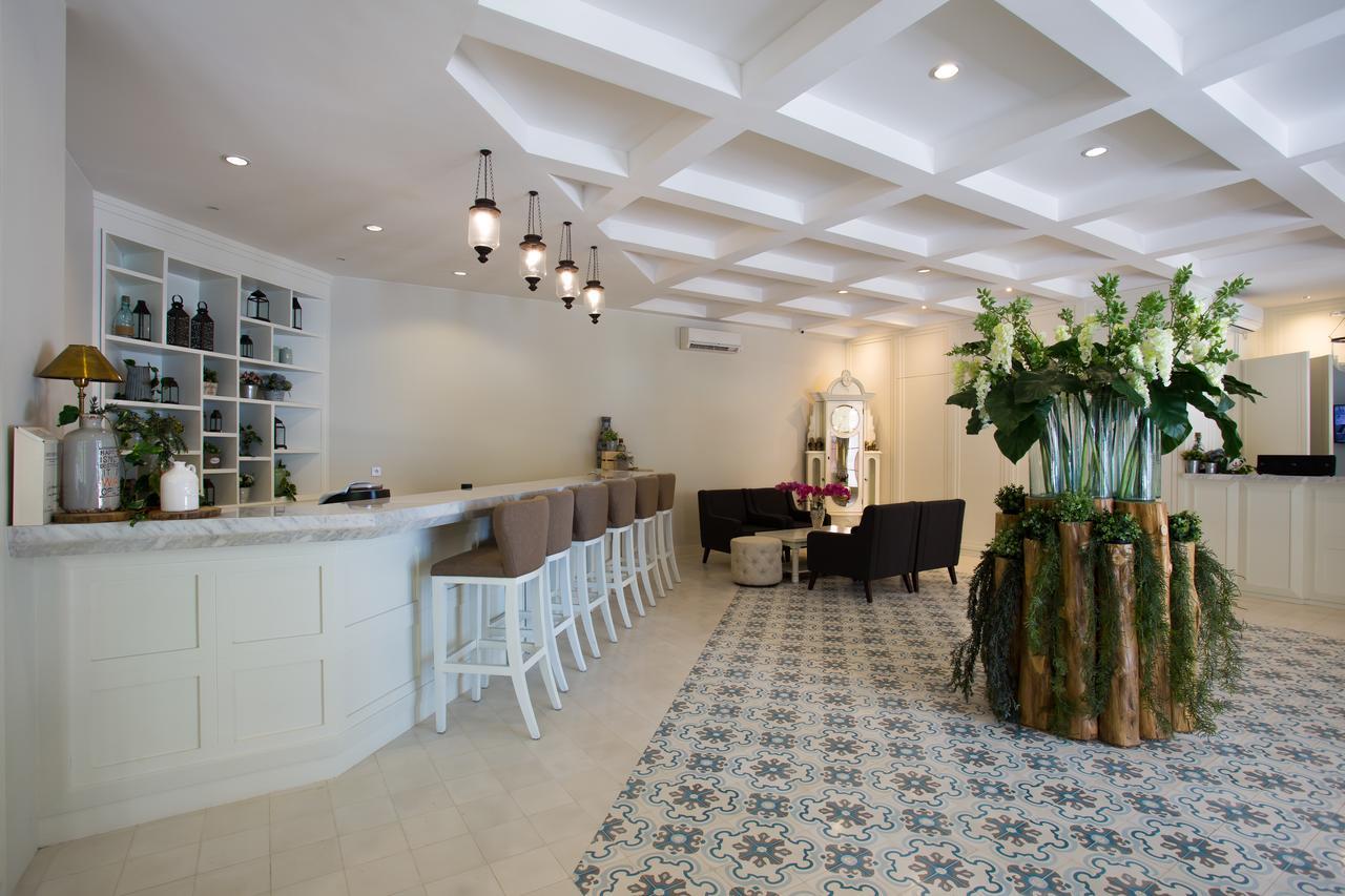 Amalfi Hotel Seminyak Buitenkant foto