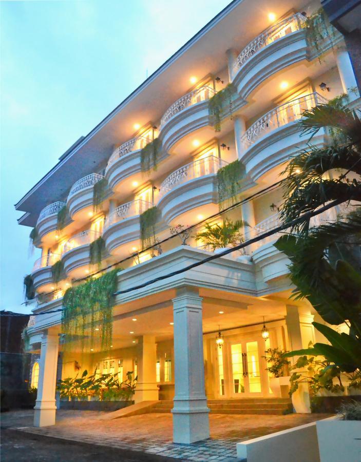 Amalfi Hotel Seminyak Buitenkant foto