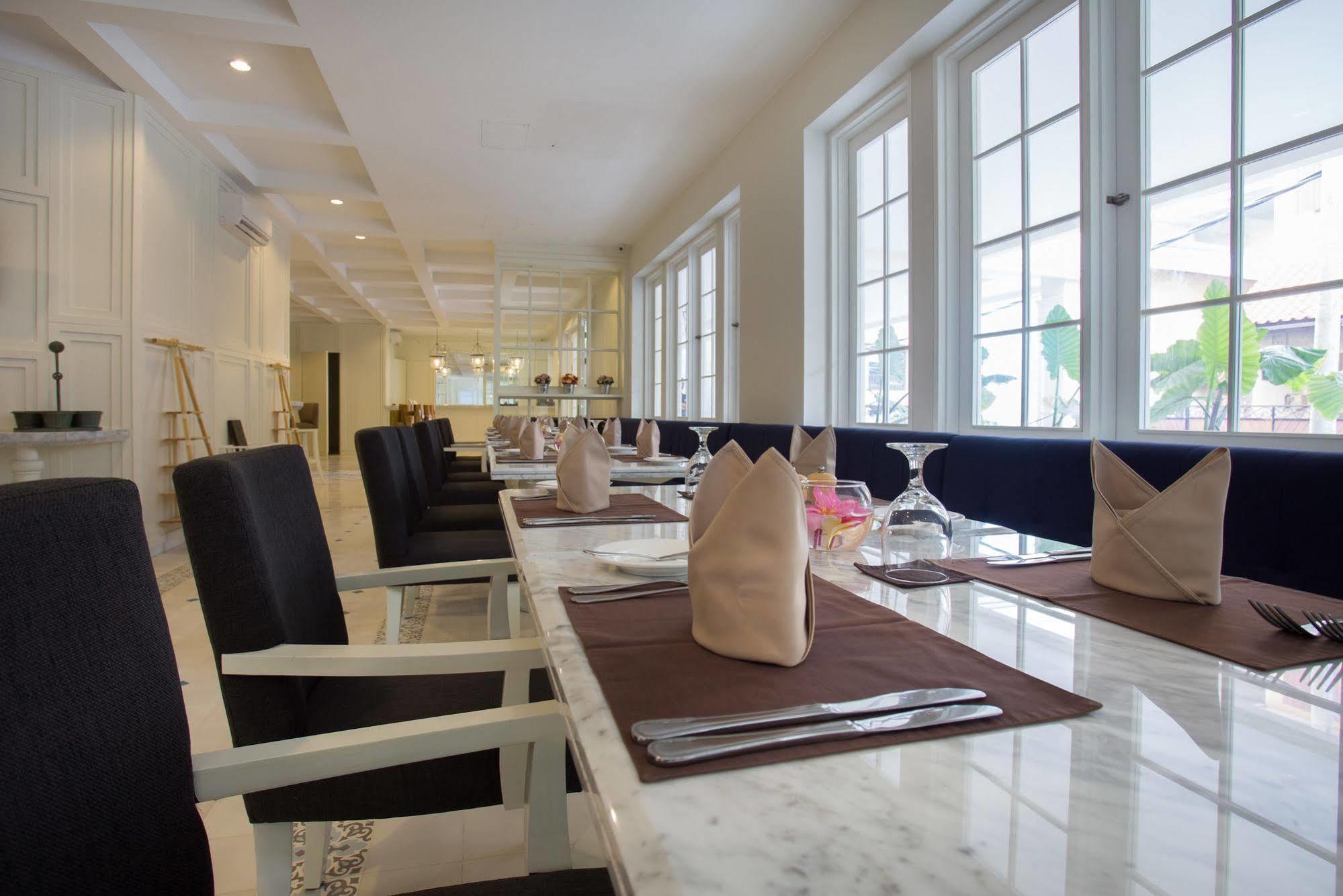 Amalfi Hotel Seminyak Buitenkant foto