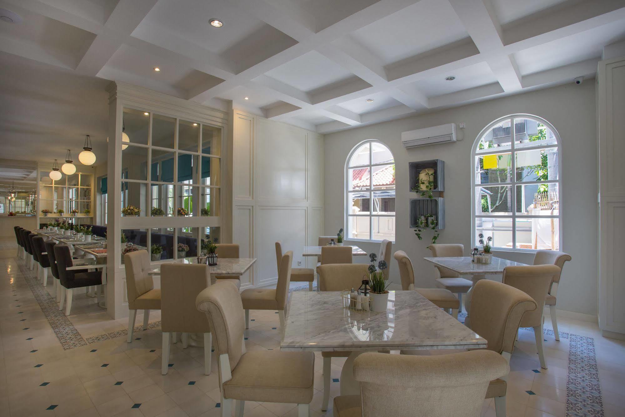 Amalfi Hotel Seminyak Buitenkant foto