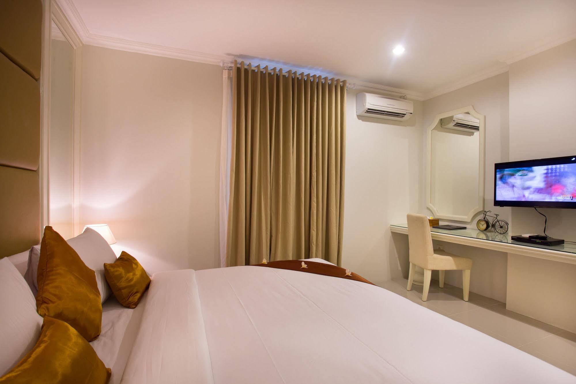 Amalfi Hotel Seminyak Buitenkant foto