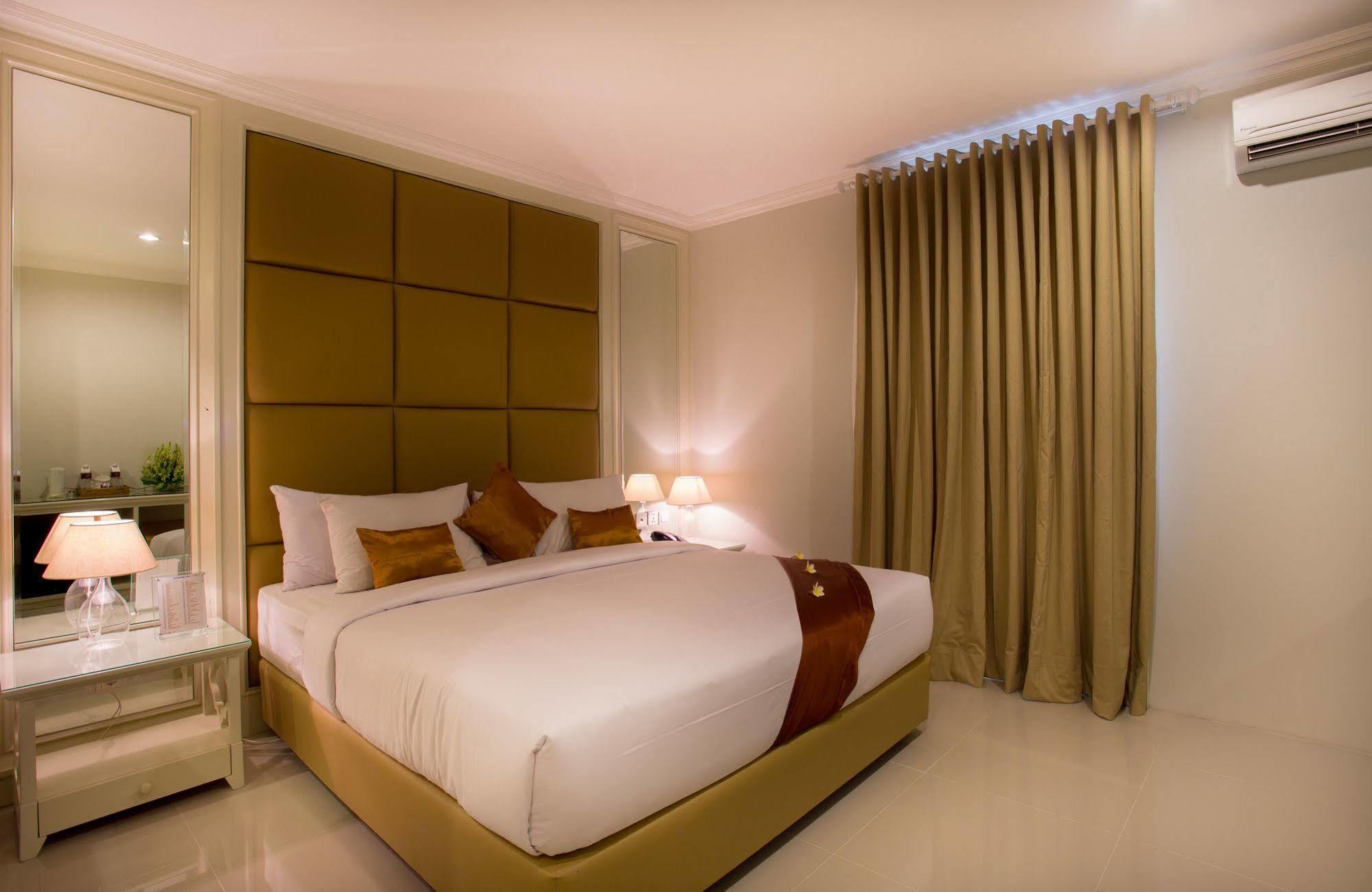Amalfi Hotel Seminyak Buitenkant foto